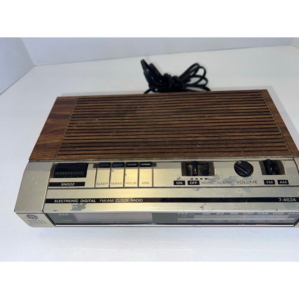 GENERAL ELECTRIC FM/AM CLOCK RADIO MODEL 7-4634 - Picture 4 of 4